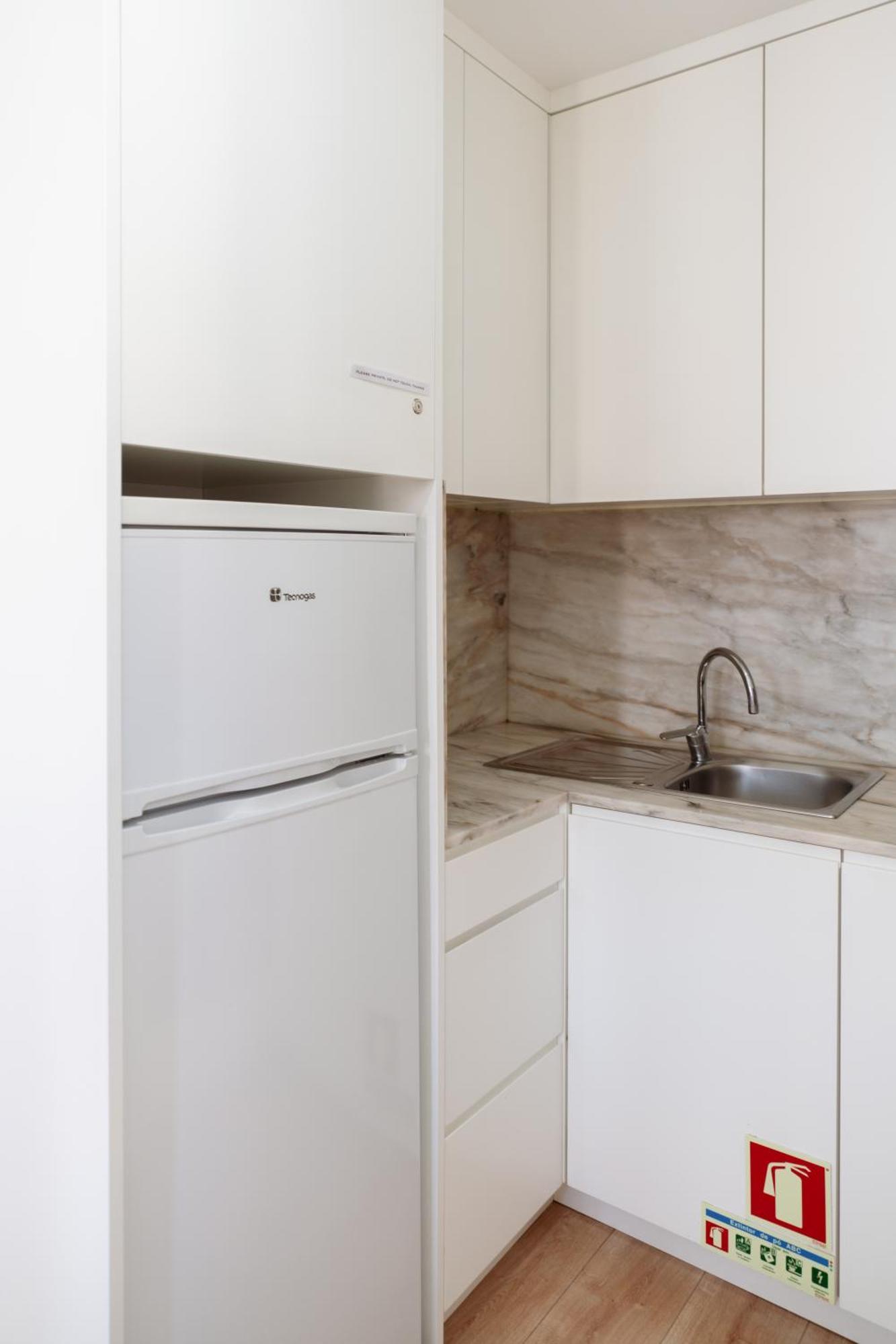 Host Wise - Flat W Free Private Parking - Bright & Cozy Apartment Порто Екстериор снимка